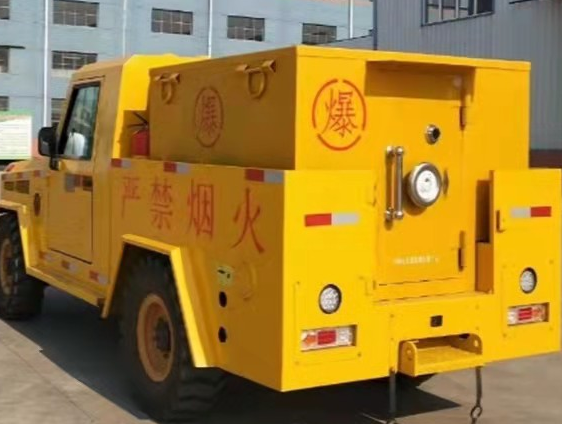 宏伟凯龙爆破器材运输车：保障爆破任务的安全运行